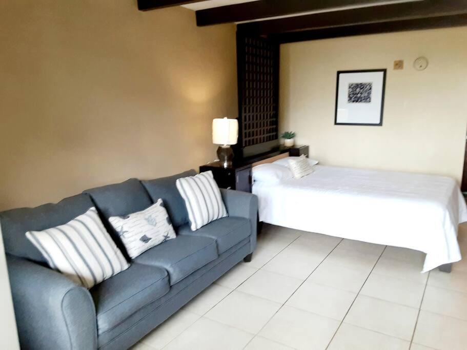 Beautiful One Bedroom Resort-Style Studio With Pool And Beach Access Ruskin Extérieur photo